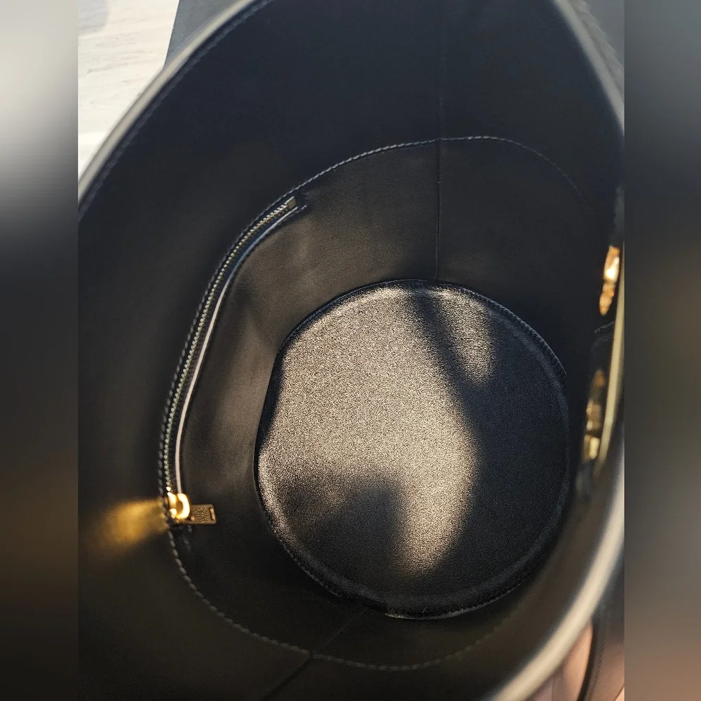 CELINE Black Maillon Triomphe Bucket Bag - Picture 8 of 9